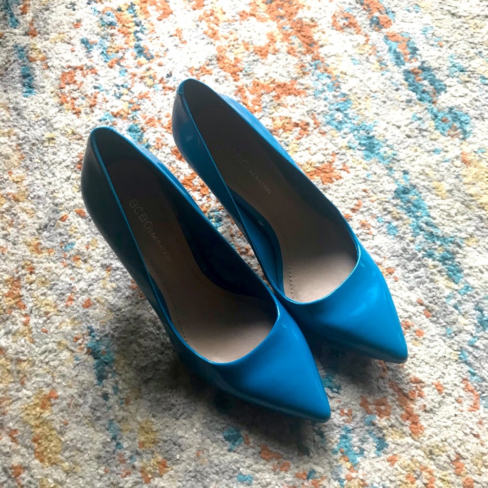 BCBGeneration turquoise pumps 7m